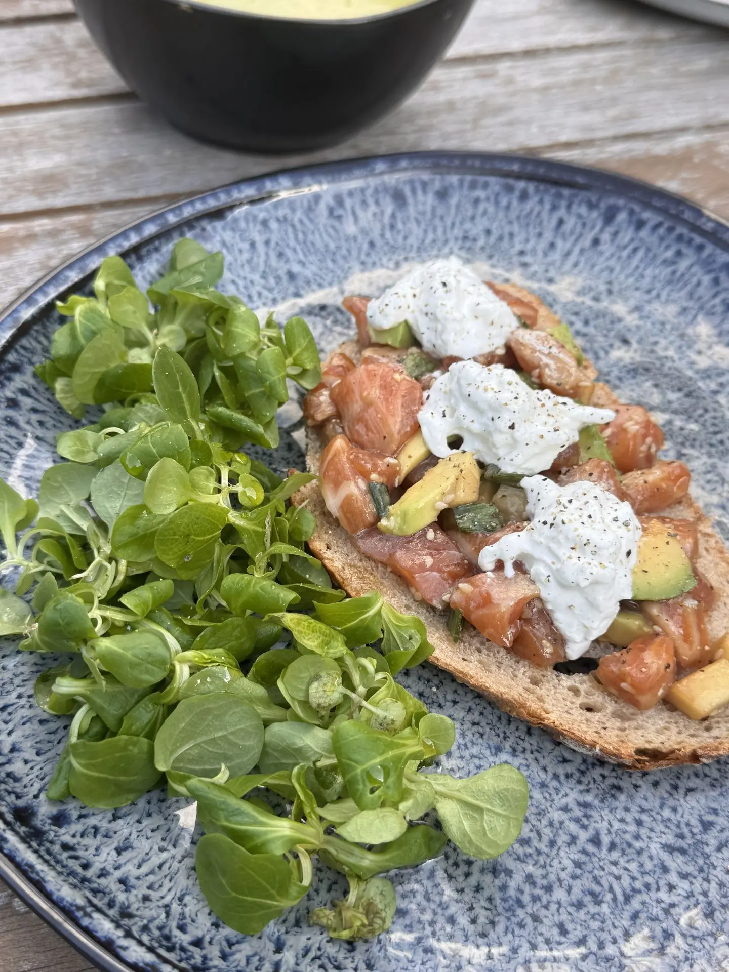 Plat : Tartare de saumon & burrata