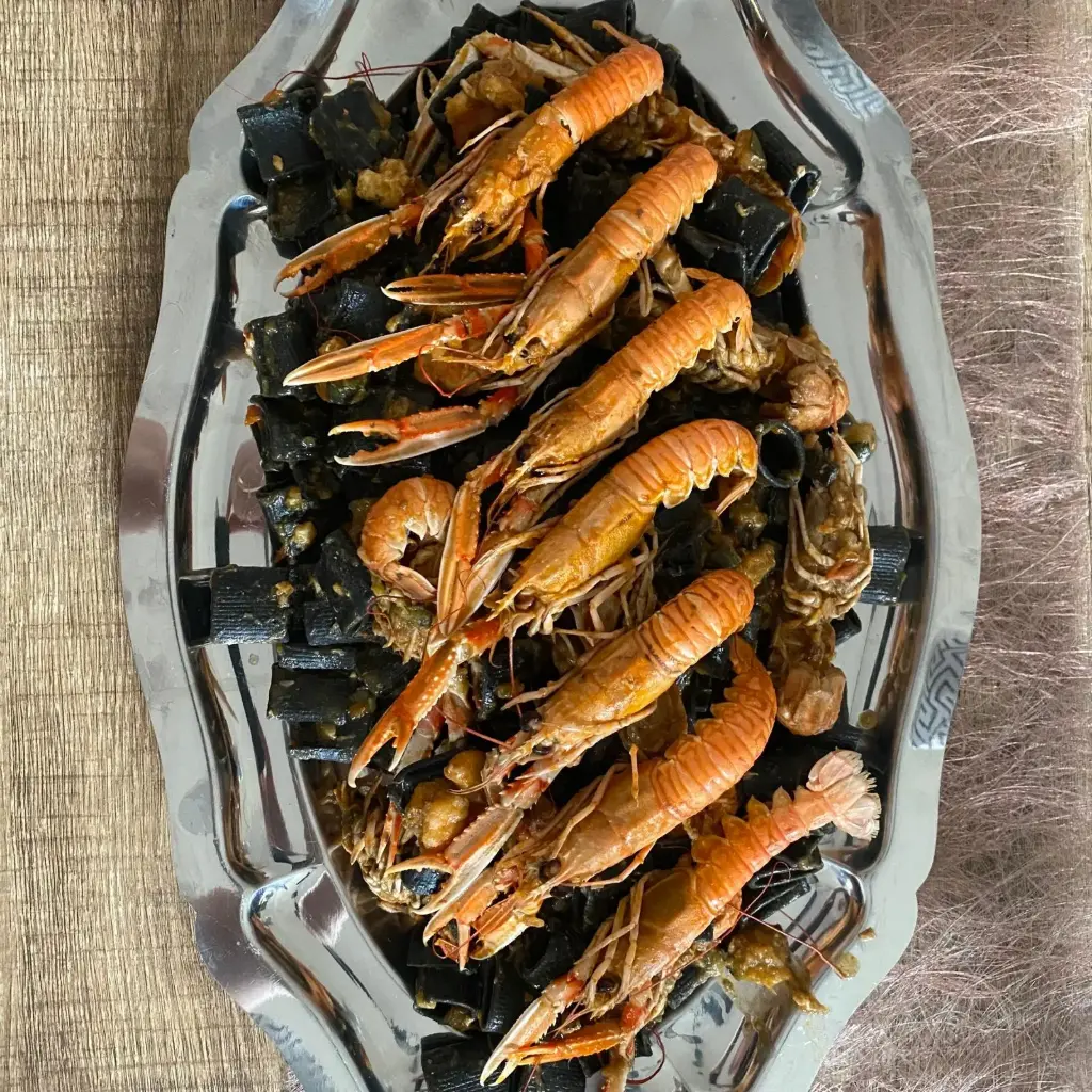 Pâtes noires à l'encre de seiche & langouste