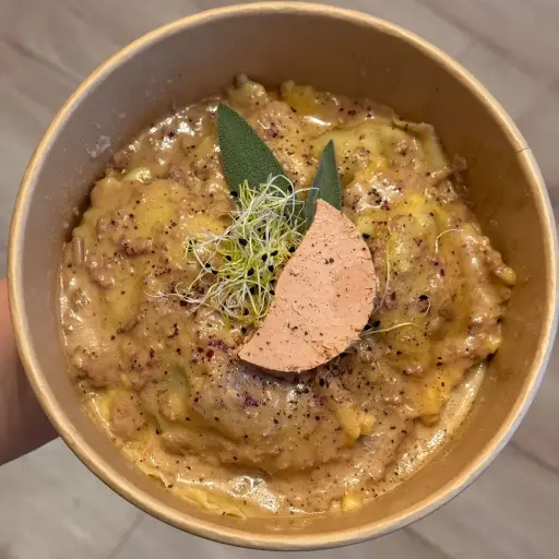 Ravioles à l'effiloché de canard sauce foie gras